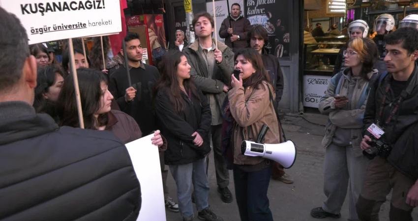 Üniversite öğrencilerinin, 19 Mart’ın yıl dönümü yürüyüşüne polis müdahalesi: 30’dan fazla eylemci gözaltına alındı Ankara’da üniversite öğrencilerinin 19 Mart eylemlerinin yıl dönümünde yapmak istedikleri
