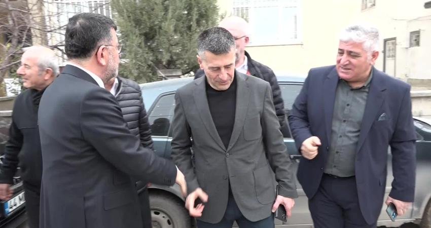 CHP Malatya Milletvekili Veli Ağbaba, Eğitim-İş Malatya Şubesi’ni ziyaret etti.