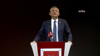Özgür Özel, şehit aileleri ve gazilerle iftar programında biraraya geldi CHP Genel Başkanı Özgür Özel, partisinin düzenlediği iftar programında şehit