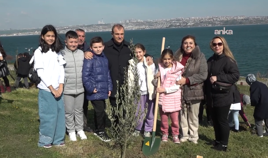 Büyükçekmeceli gençler ve çocuklar, Orman Haftası’nda 100 fidanı toprakla buluşturdu Büyükçekmece Belediyesi Gençlik Meclisi ve Çocuk Meclisi, Orman Haftası dolayısıyla
