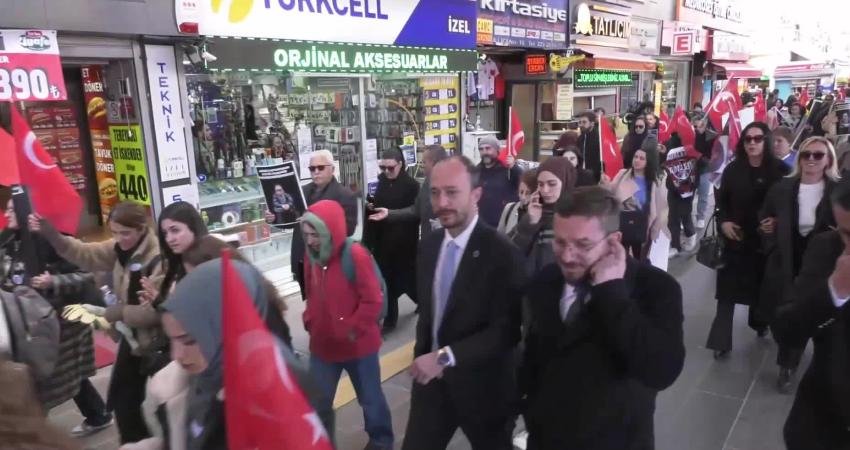 Yasemin Akıncılar Minguzzi: “İlahi adalete güveniyorum ama bu dünyadaki adaletin sağlanması için de asla durmayacağım” Hakan Çakır cinayeti davasının ardından Mattia Ahmet Minguzzi’nin annesi Yasemin