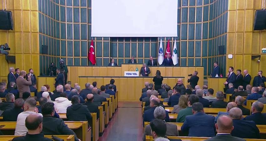 Gelecek Partisi Genel Başkanı Ahmet Davutoğlu, Adalet Bakanı Akın Gürlek'e