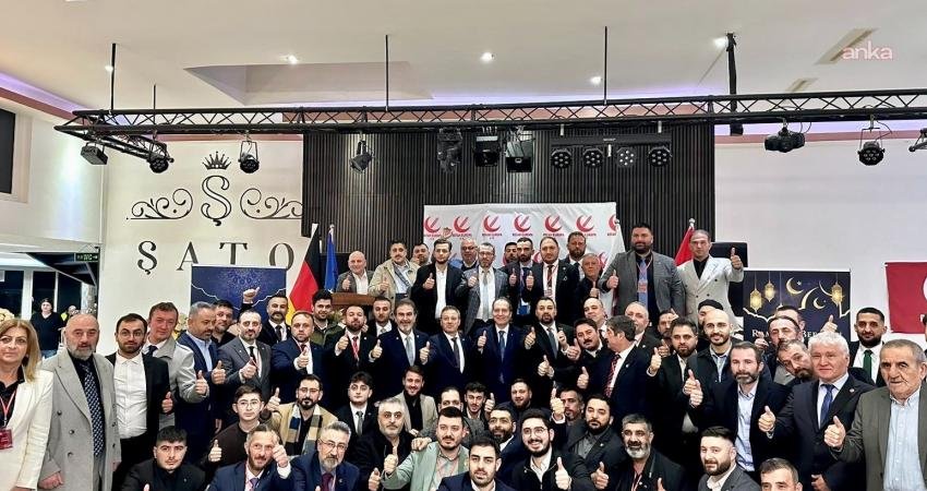 Yeniden Refah Partisi Genel Başkanı Fatih Erbakan Köln’de konuştu: “Milli Görüş zihniyeti kalsaydı ülkemiz bu kadar iç ve dış borca batmazdı” Yeniden Refah Partisi Genel Başkanı Fatih Erbakan, Köln’deki iftar programında