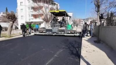 Adıyaman Belediyesi, altyapı çalışmaları tamamlanan Yenimahalle’de asfalt serimine başladı. Belediye