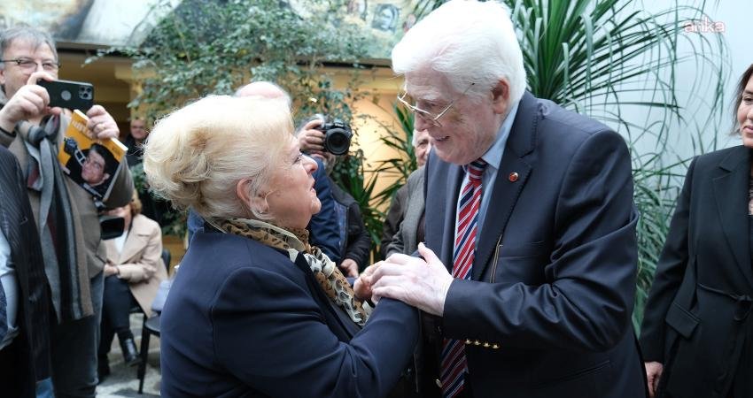 “Artist Defteri: Başrolde İzzet Günay” Sergisi, Koleksiyoner Ulvi Sulaoğlu’nun özel