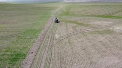Yozgat’ta havaların ısınmasıyla birlikte tarlalarına ekecekleri ürünler için hazırlık yapan
