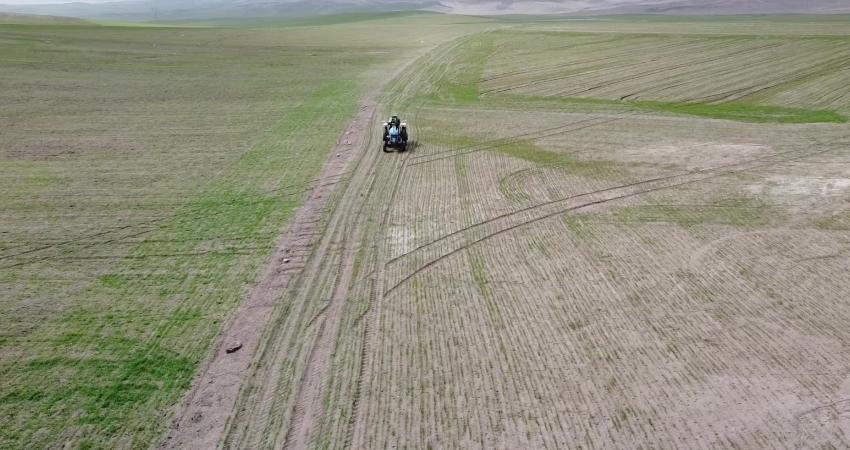 Yozgat’ta havaların ısınmasıyla birlikte tarlalarına ekecekleri ürünler için hazırlık yapan
