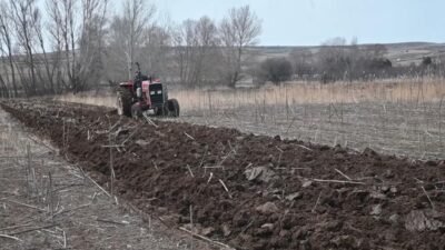 Türkiye’nin önemli tarım bölgelerinden Yozgat’ta çiftçiler tarlasına gübre, ilaç ve