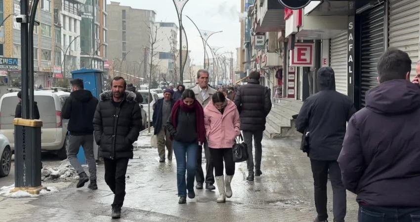 Yüksekova Kadın Derneği (YUKADER) Yönetim Kurulu Üyesi Arife Canan, kadına karşı