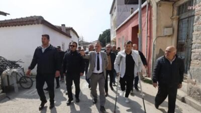 Yunusemre Belediye Başkanı Semih Balaban, Muradiye Mahallesi’nde esnaf ve vatandaşlarla