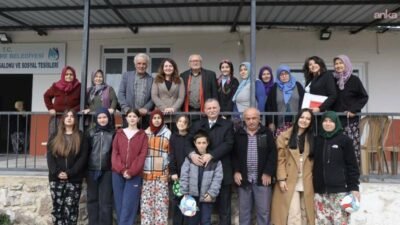 Ramazan Bayramı dolayısıyla Yuntdağı’ndaki mahalleleri ziyaret eden Yunusemre Belediye Başkanı