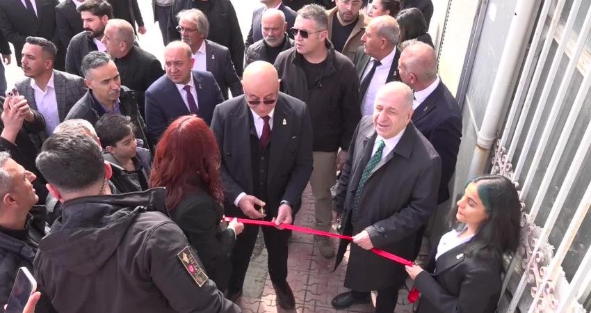 Zafer Partisi Genel Başkanı Ümit Özdağ: “Meclis Başkanı’nın kendi devletini ve istihbaratını zan altında bırakması açık bir akıl tutulmasıdır” Zafer Partisi Genel Başkanı Ümit Özdağ, Malatya’da partisinin il binasının