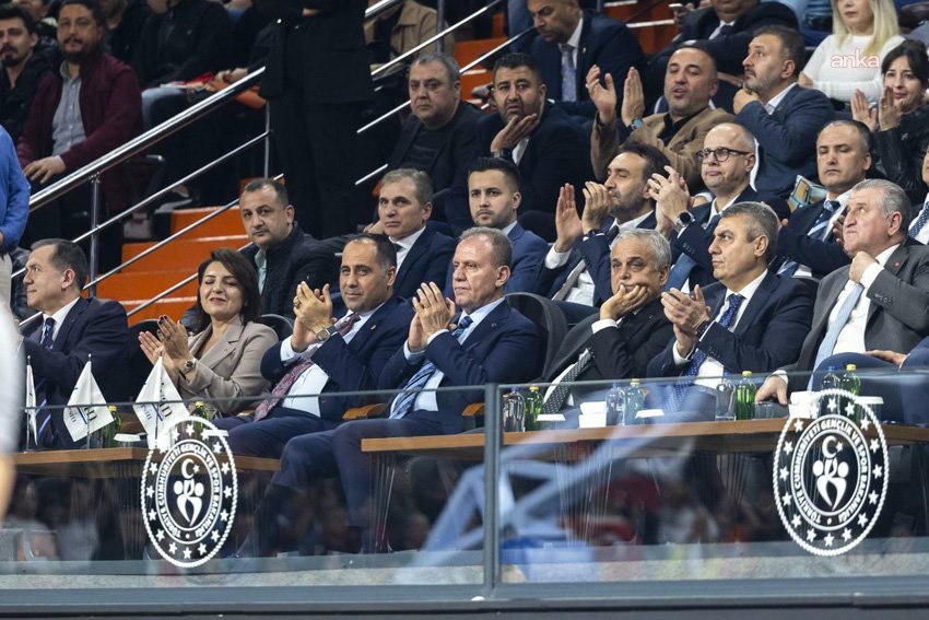 Mersin Büyükşehir Belediye Başkanı Seçer, ÇBK Mersin ve Athinaikos maçını tribünden takip etti ÇİMSA ÇBK Mersin, Avrupa’da tarihi bir başarıya imza atarak EuroCup’ta