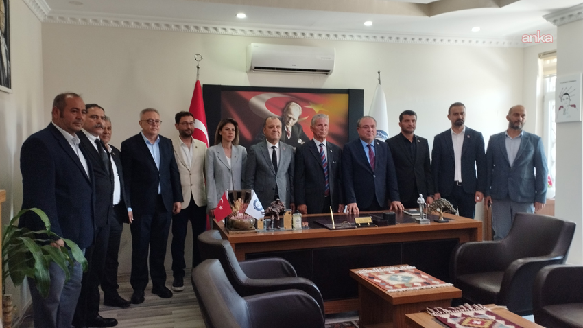 Eşme Belediye Başkanı Yılmaz Tozan'ın tutuklanması ve görevden uzaklaştırılmasının ardından Belediye