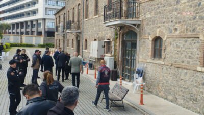 İzmir Büyükşehir Belediye Başkanı Cemil Tugay, Meslek Fabrikası binasının tahliyesine