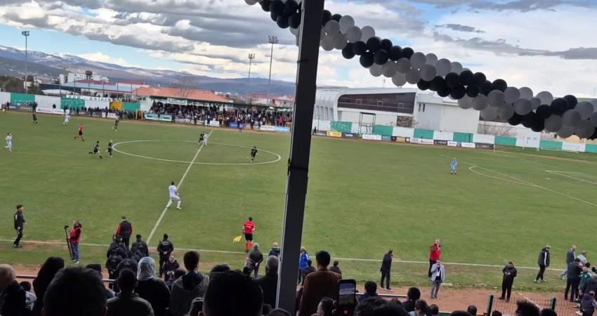 12 Bingölspor, sezonun bitimine iki hafta kala şampiyonluğunu ilan ederek, 2. Lig’i garantiledi 12 Bingölspor, 3. Lig 2. Grup’ta ligin bitimine iki hafta