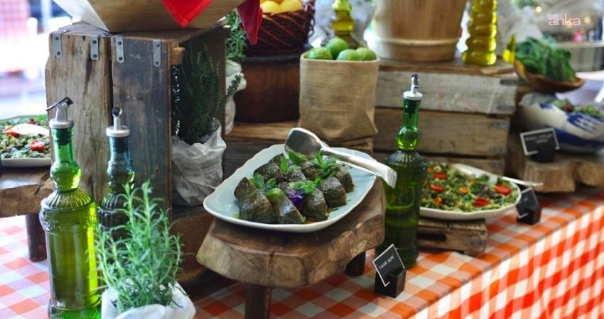 15’inci Uluslararası Alaçatı Ot Festivali’nde gastronomi rekabeti başlıyor Çeşme Belediyesi ev sahipliğinde bu yıl 15’incisi düzenlenen Uluslararası Alaçatı