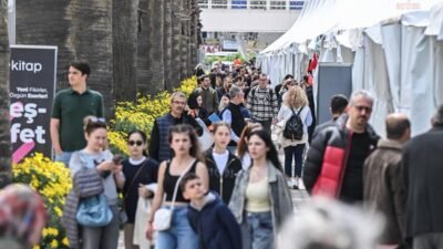 Kültürpark’ta düzenlenen İZKİTAP – 7. İzmir Kitap Fuarı devam ediyor.