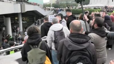 19 Mart operasyonlarının başladığı günlerde Şişli'de Cevahir AVM önünde basın