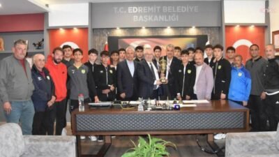 Balıkesir İl Şampiyonu olan 1966 Edremitspor U-15 takımı, 12-14 Mayıs