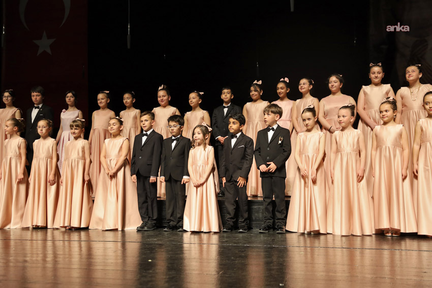Bursa Büyükşehir Belediyesi’nin düzenlediği "23 Nisan Çocuk Şenliği" kapsamında konser