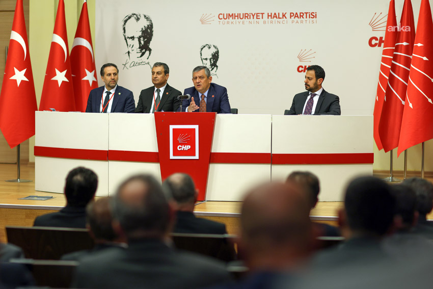 CHP Genel Başkanı Özgür Özel, parti genel merkezinde CHP Belediye Başkanları