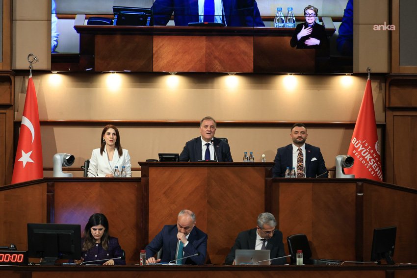 İBB Meclisi’nde “mühürsüz oy” tartışması İstanbul Büyükşehir Belediye (İBB) Meclisi’nde divan kâtipliği seçimi sırasında “mühürsüz