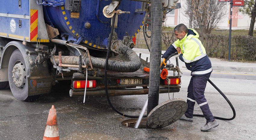 Başkent’te yağmur suyu altyapısında temizlik ve bakım çalışmaları aralıksız sürüyor.
