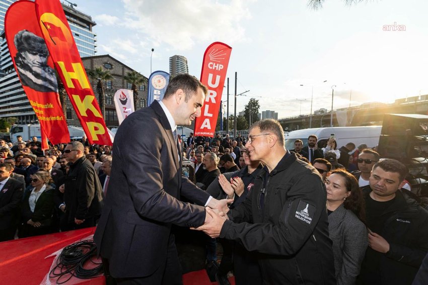 Meslek Fabrikası mitingi… CHP İzmir İl Başkanı Güç: İzmir halkıyla inatlaşmayın Meslek Fabrikası binasının tahliyesine karşı başlatılan direniş 3. Gününde devam