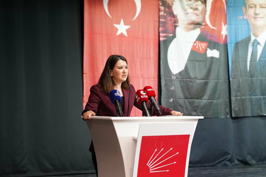 Gökçe Gökçen: “Bakanlıklar aracılığıyla işletilen bir darbe ve baskı rejimi var” CHP İzmir İl Başkanlığı İl Danışma Kurulu’nun açılışında konuşan CHP