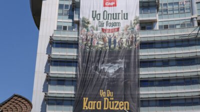 CHP Genel Merkez binasına 1 Mayıs Emek ve Dayanışma Günü