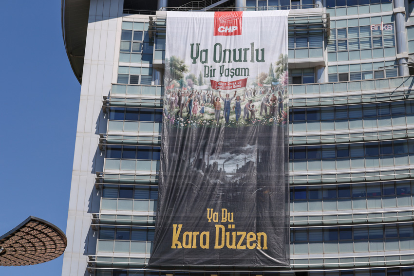 CHP Genel Merkez binasına 1 Mayıs Emek ve Dayanışma Günü