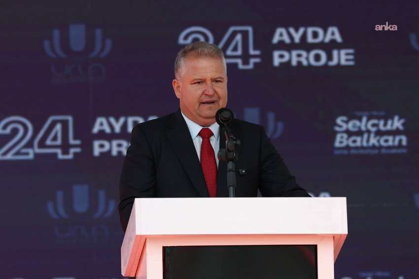 CHP Genel Başkanı Özgür Özel’in katılımıyla Urla Cumhuriyet Meydanı’nda düzenlenen