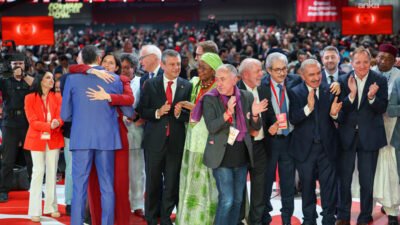 CHP Genel Başkanı Özgür Özel, Barselona’da düzenlenen Küresel İlerici Seferberlik