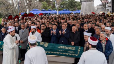 Bir süredir tedavi gördüğü hastanede yaşamını yitiren Üsküdar Belediye Başkanı