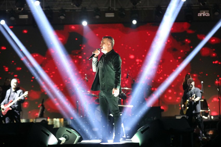 Yüreğir Belediyesi, 14’üncü Uluslararası Portakal Çiçeği Karnavalı etkinlikleri kapsamında sevilen sanatçı Haluk