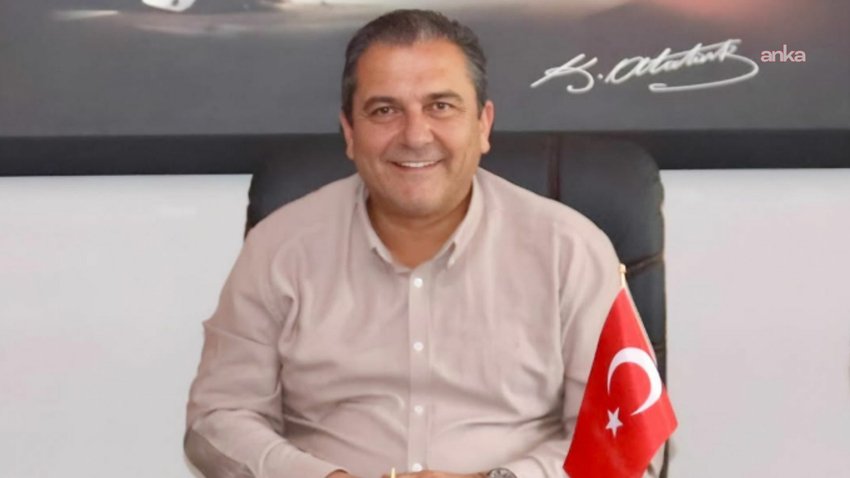 Eşme Belediye Başkanı Yılmaz Tozan ile eşinin de aralarında bulunduğu