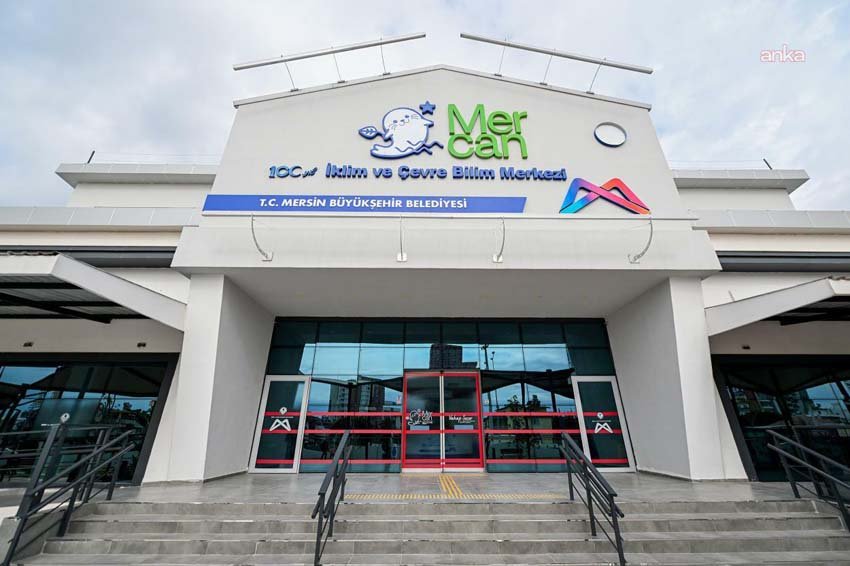 Mercan Bilim Merkezi’nde yer alan planetaryum ile Mersinli çocuklar evreni keşfediyor Mersin Büyükşehir Belediyesi tarafından hizmete açılan Mercan 100. Yıl İklim