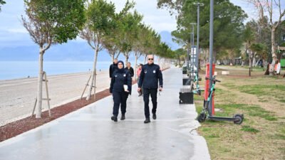 Antalya Büyükşehir Belediyesi zabıta ekipleri, Konyaaltı sahil şeridi ile kentin