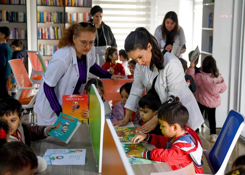 Muratpaşa Belediyesi kreşlerinde eğitim gören minik öğrenciler, Kütüphane Haftası kapsamında