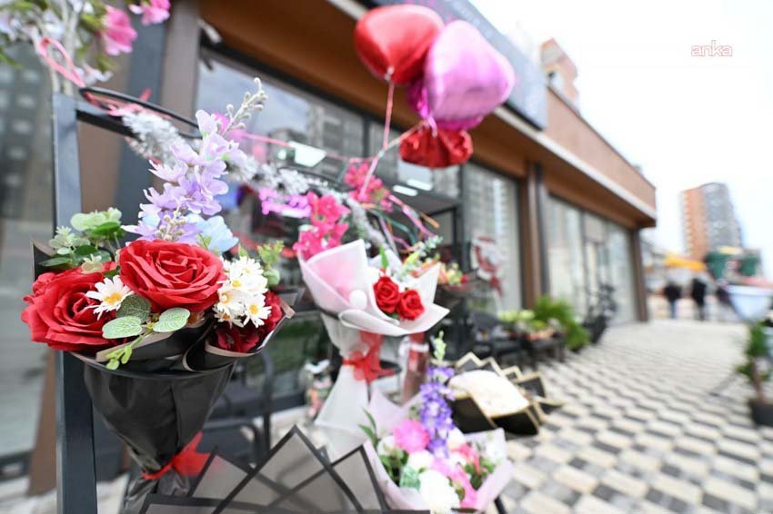 Mersin Büyükşehir Belediyesi Meslek Edindirme ve Eğitim Merkezi (MERCEK), kursiyerlerine