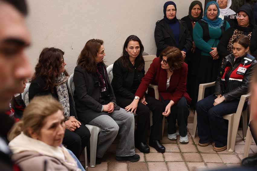 Figen Yüksekdağ, vefat eden ağabeyi Mehmet Cavit Yüksekdağ’ın Adana’daki cenazesine katıldı Önceki dönem Halkların Demokratik Partisi (HDP) Eş Genel Başkanı Kocaeli