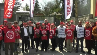 Tez-Koop-İş Sendikası, İtalya'nın Ankara Büyükelçiliği önünde Özel İtalyan Lisesi'nde devam eden