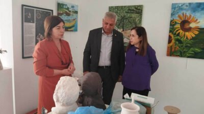 Sanatçı Gülgün Kaner, 12 Eylül askeri darbesi sonrası yaşı büyütülerek