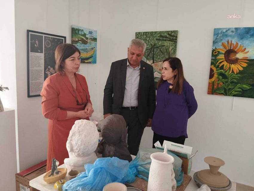 Sanatçı Gülgün Kaner, 12 Eylül askeri darbesi sonrası yaşı büyütülerek