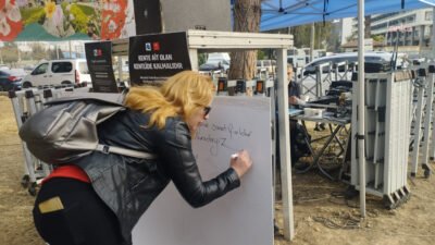 Meslek Fabrikası direnişine ‘sanat’ desteği İzmir Büyükşehir Belediyesi'nin Meslek Fabrikası binasının tahliye girişimine karşı başlattığı