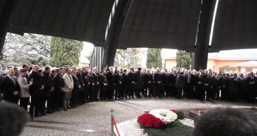 8’inci Cumhurbaşkanı Turgut Özal, vefatının 33. yılında Zeytinburnu’nda bulunan anıt