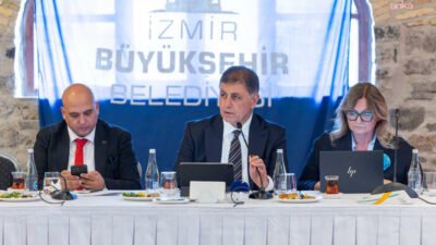 İzmir Büyükşehir Belediye Başkanı Cemil Tugay, Turizm Konseyi toplantısında su