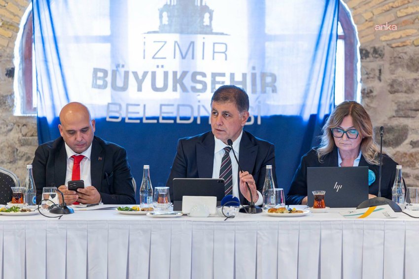 İzmir Büyükşehir Belediye Başkanı Cemil Tugay, Turizm Konseyi toplantısında su