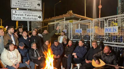 İzmir Büyükşehir Belediye Başkanı Cemil Tugay, Meslek Fabrikası binasının tahliye
